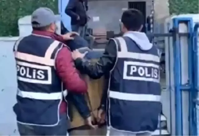 İzmir'de aranan 2 firari yakalandı