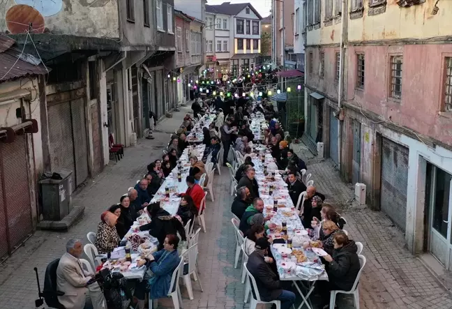 Giresun'da Mahalle Halkı Sokakta İftar Sofrası Kuruyor