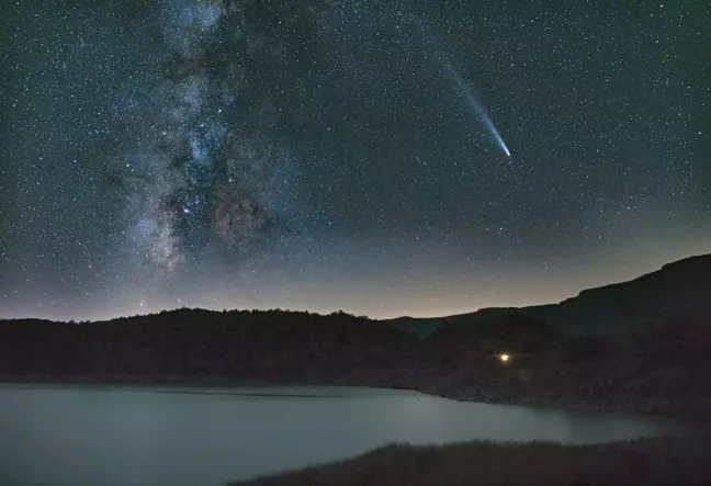 Nemrut Krater Gölü'nde Atlas Kuyruklu Yıldızı Görüntülendi