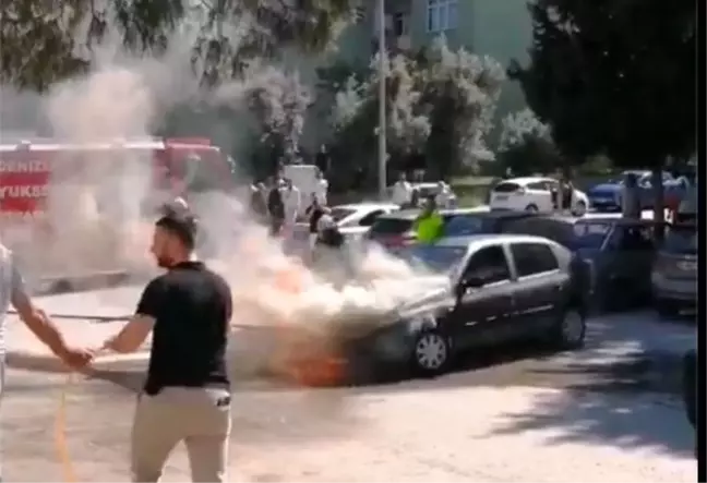 Denizli'de Seyir Halindeki Otomobil Alev Alev Yandı
