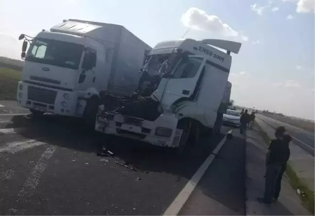 Kaza Yapan Tır Sürücülerini Takılı Emniyet Kemerleri Kurtardı