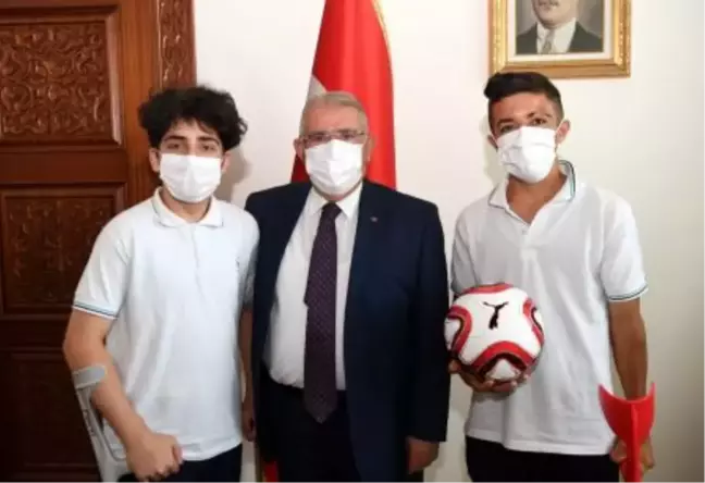 Başkan Mahçiçek'ten Ampute Sporculara Malzeme Desteği