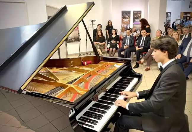 Başkent Sofya'da Genç Türk Piyanist Can Saraç Konser Verdi