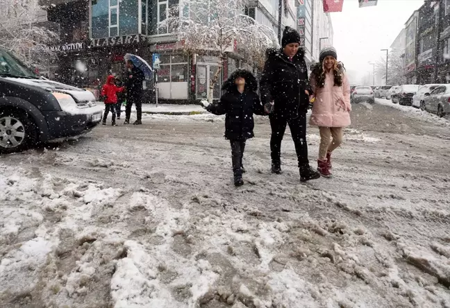 Ardahan'da Olumsuz Hava Koşulları Nedeniyle Eğitime Ara Verildi
