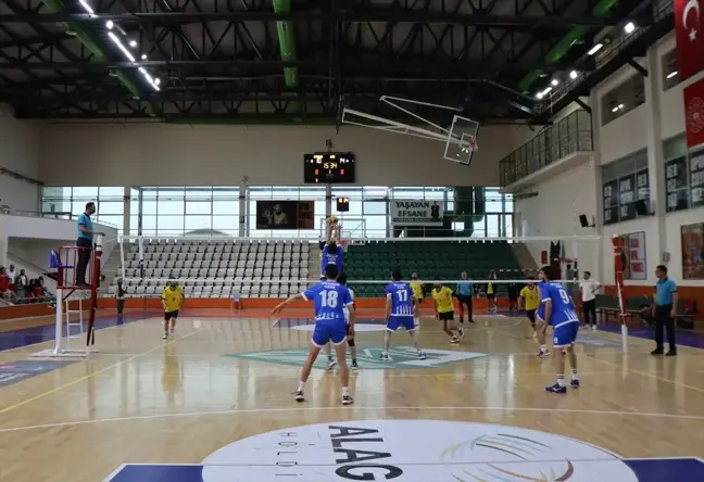 Iğdır'da Kredi ve Yurtlar Spor Olimpiyatları Voleybol Bölge Elemeleri Tamamlandı