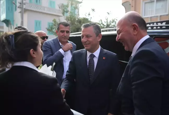 CHP Lideri Özgür Özel, Alanya'da Partililerle Buluştu