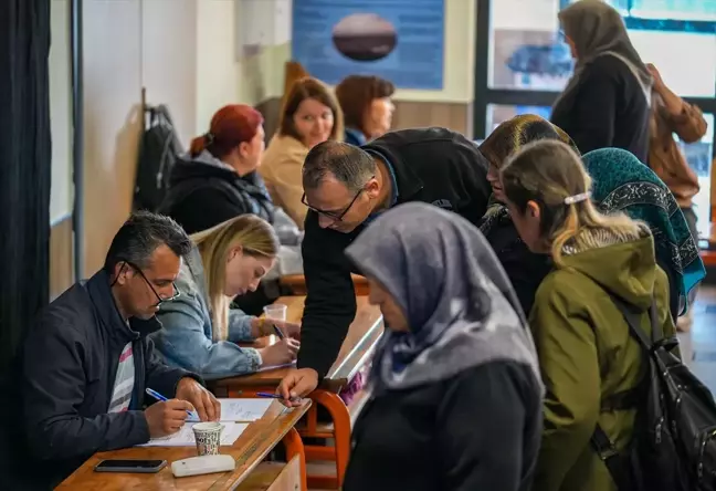 Bulgaristan Seçimleri İçin İzmir'de Oy Kullanma İşlemleri Devam Ediyor