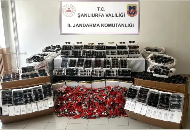 Şanlıurfa'da Kaçak Güneş Gözlüğü ve Hırdavat Malzemesi Operasyonu
