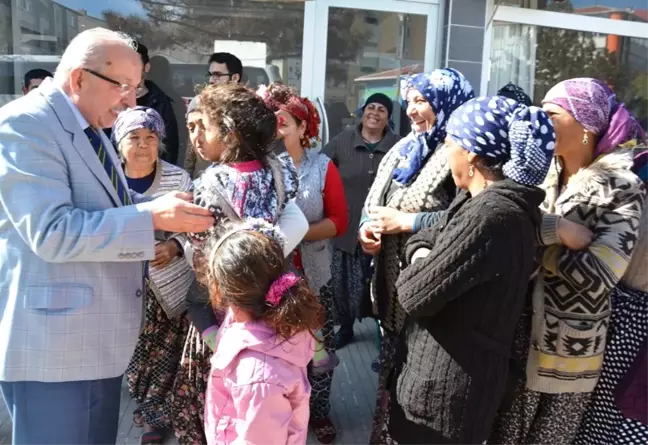 Başkan Albayrak, Saray Romanlar Derneği'ni Ziyaret Etti