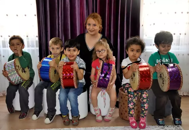 Minik Öğrencilerden İşaret Diliyle