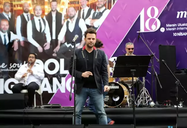 Dolapdere Big Gang Topluluğu Mersin'de Sahne Aldı