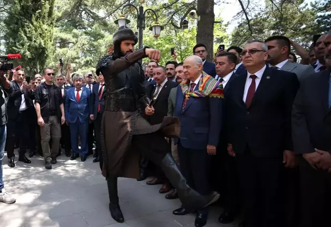 Ertuğrul Gazi Türbesi'ne giden Devlet Bahçeli 