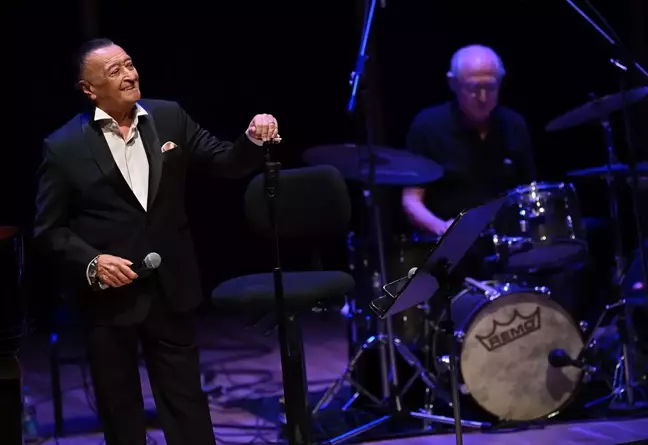 30. İzmir Avrupa Caz Festivali Frank Sinatra Konseriyle Başladı
