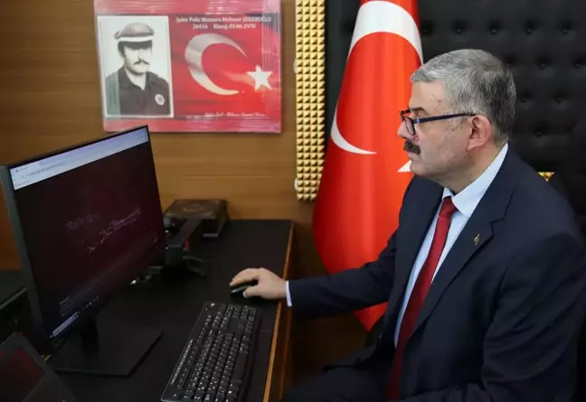 Bitlis Emniyet Müdürü Ortaç Şekeroğlu, Yılın Kareleri oylamasına katıldı