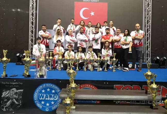 Gedizli Sporcular Bulgaristan'da Kick Boks Eurocup Turnuvasında Büyük Başarı Elde Etti