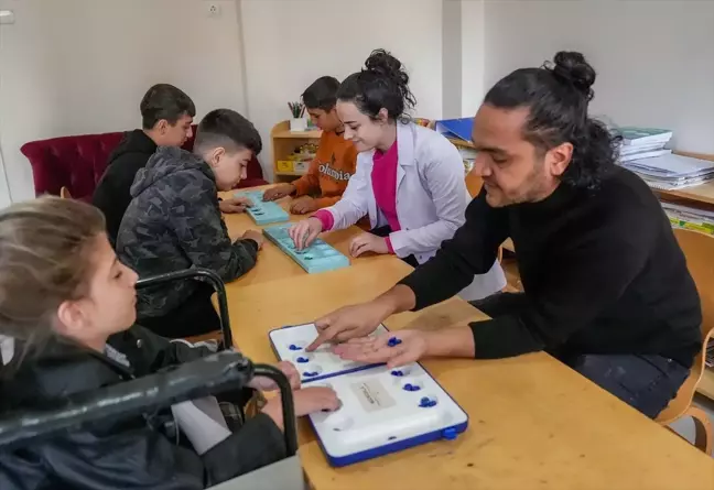 Özel Eğitimci Elyese Aşkın, Mangala Oyunuyla Özel Çocuklara Destek Oluyor