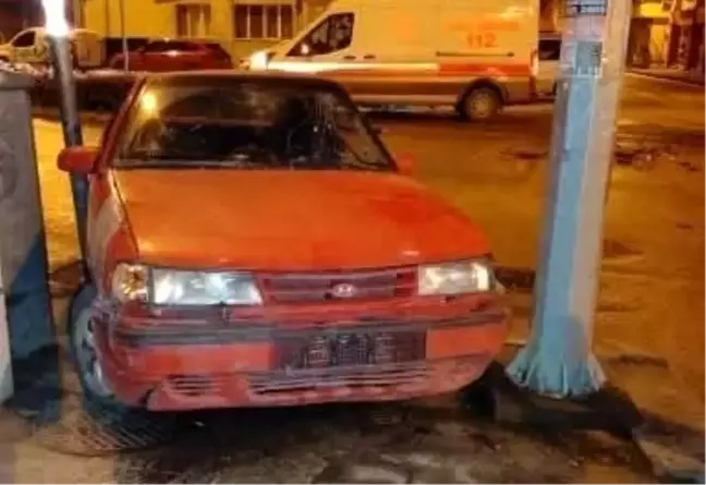 Eskişehir'de Kontrolsüz Kavsakta Trafik Kazası: 2 Yaralı