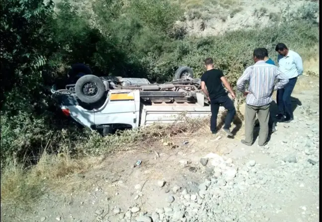 Adıyaman'da Kamyonet Devrildi