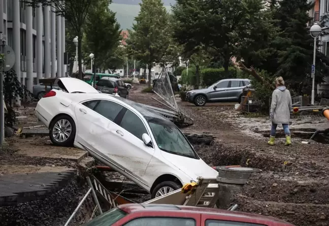 Kuzey Ren Vestfalya Başbakanı Laschet: