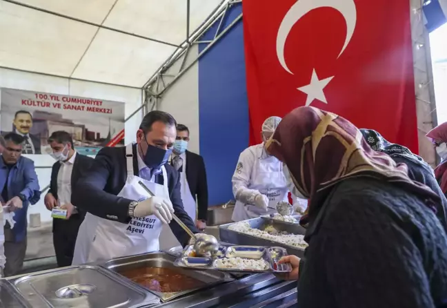 Etimesgut ilçesinde iki yıl aradan sonra yeniden 2 bin 500 kişilik iftar çadırı kuruldu