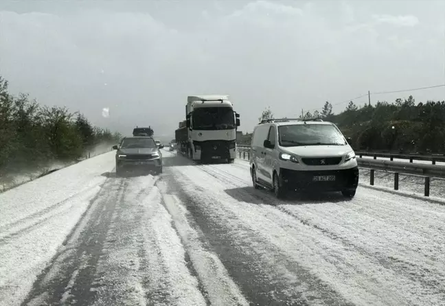 Ankara ve Eskişehir'de Dolu Trafiği Olumsuz Etkiledi