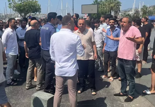 Bodrum'da Esnaf Taklit Ürün Denetimine Karşı Oturma Eylemi Yaptı