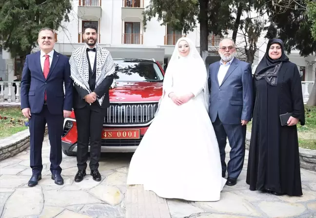 Muğla Valisi, Gazzeli çiftin düğününde nikah şahidi oldu