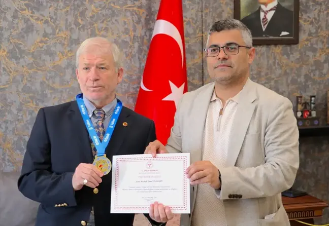 Estonya'da Altın Madalya Kazanan Mustafa Kemal Yıldıran'a Hastanede Ödül