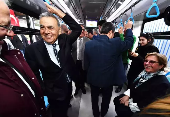 Konak Tramvayı Yolculu Seferlere Başladı