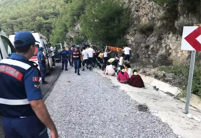 Tatil Yolundaki Midibüsün Freni Patladı: 6'sı Çocuk 20 Yaralı
