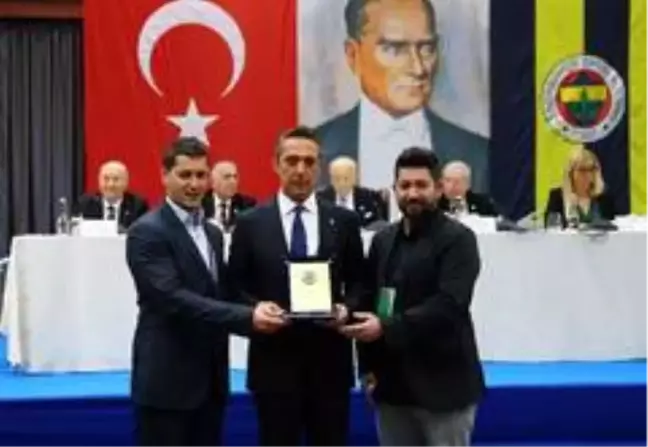 Fenerbahçe'de 40 ve 50 yıllık üyeler beratlarını aldı