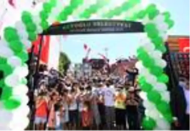 Çocuklar kendileri için yapılan parkı açtı, kendi zevklerine göre boyadılar
