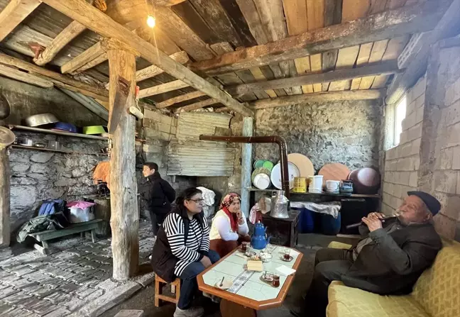 Ardahan'da Sıcaklığın Düşmesiyle Sobalar Hala Yanıyor