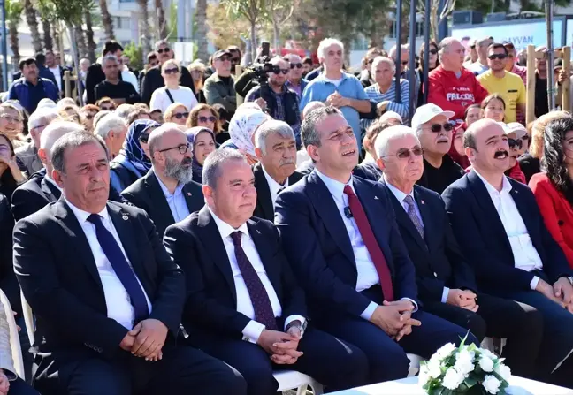 Antalya Büyükşehir Belediyesi Konyaaltı Liman Halk Plajı'nı hizmete açtı