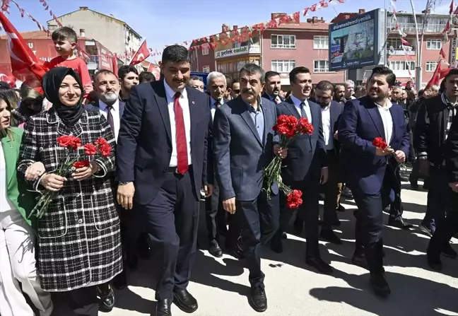 Milli Eğitim Bakanı Yusuf Tekin, Kahramankazan'da Sevgi Yürüyüşüne Katıldı