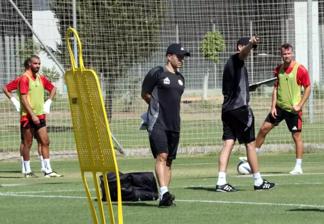 Antalyaspor, yeni teknik direktörü Alex de Souza yönetiminde sezon hazırlıklarına başladı