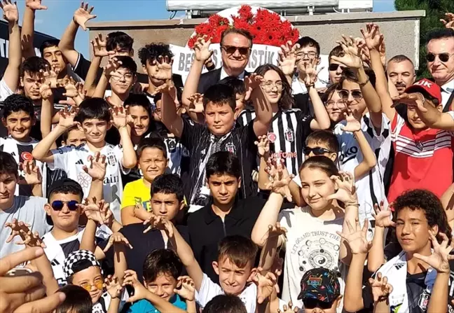 Beşiktaş Kulübü Başkanı Hasan Arat, Büyük Taarruz'un 102. yıl dönümünde anma programına katıldı