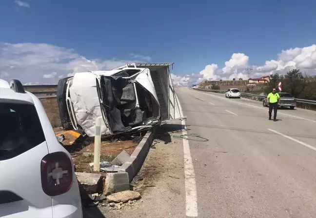 Çorum'da cip ile kamyonetin çarpıştığı kazada 4 kişi yaralandı