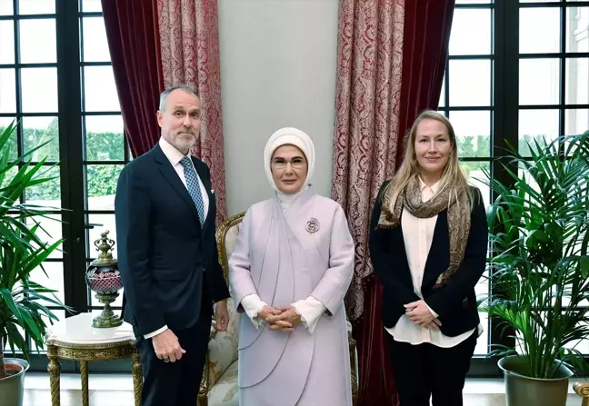 Emine Erdoğan, CMI Martti Ahtisaari Barış Vakfı temsilcilerini kabul etti