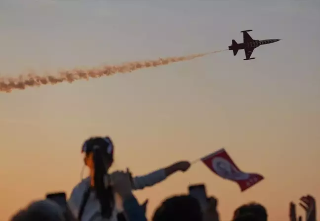 Türk Yıldızları, Republic Bayramı İçin İzmir'de Gösteri Düzenledi