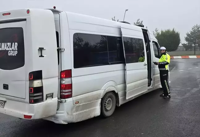 Ağrı'da Öğrenci Servislerine Denetim Devam Ediyor