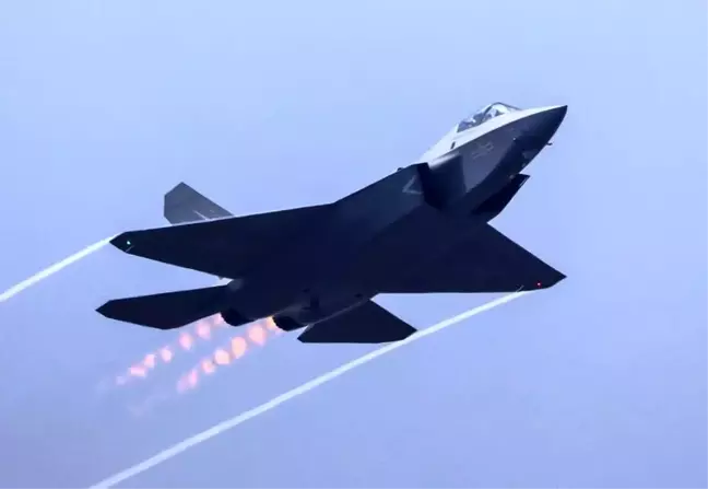 Çin'in Yeni J-35A Hayalet Savaş Uçağı Airshow China'da Tanıtıldı