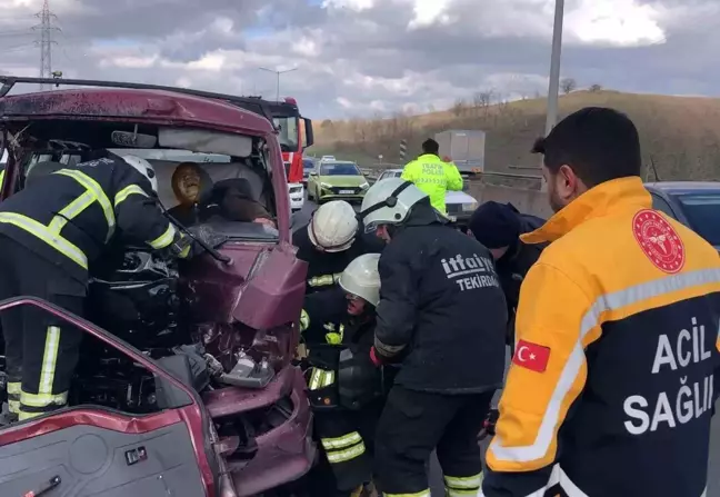 Tekirdağ Çorlu'da Kaza: Sıkışan Sürücü İtfaiye Ekipleri Tarafından Kurtarıldı