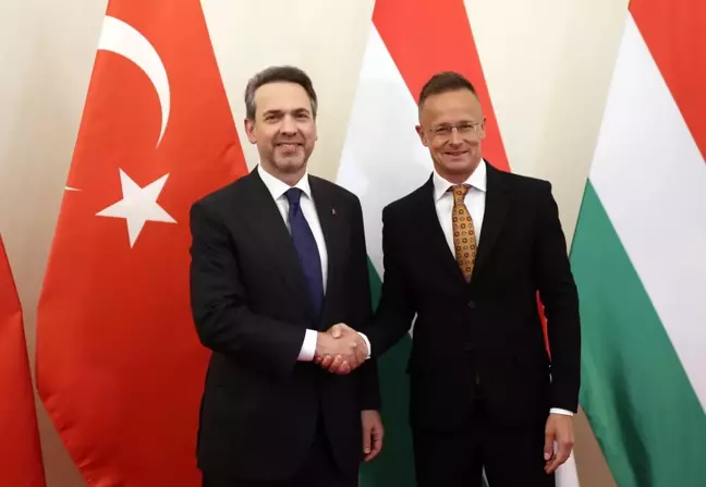 Alparslan Bayraktar Macaristan'da Enerji İşbirliği Anlaşmaları İmzaladı