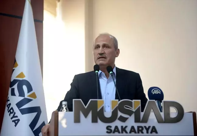 Bakan Cahit Turhan Sakarya'da