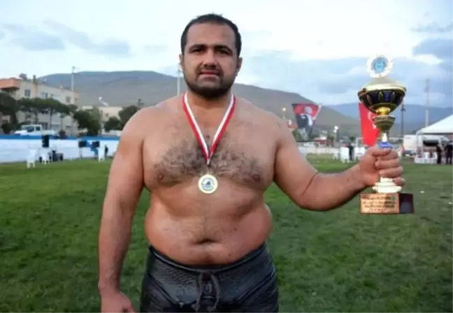 Mehmet Yeşil Yeşil kimdir? Kaç yaşında, nereli, mesleği ne? Başpehlivan Mehmet Yeşil Yeşil'in hayatı ve biyografisi!