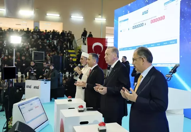 Cumhurbaşkanı Erdoğan: Depremzedelerimizi en kısa sürede yeni yuvalarına kavuşturacağız