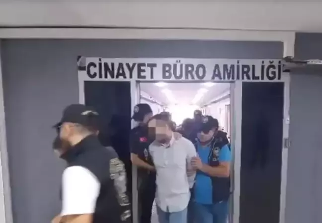 İzmir'de Kemeraltı Çarşısı'nda Silahlı Kavga: 1 Ölü, 2 Yaralı