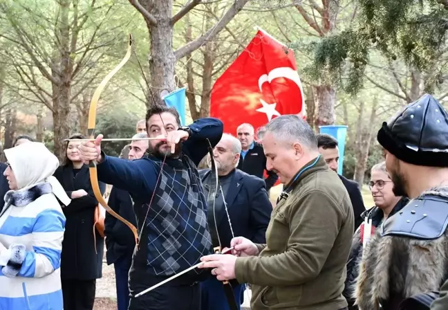 ÇOMÜ'de Türk Dünyası Geleneksel Okçuluk Atölyesi Düzenlendi