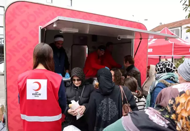 Bereket Döner'den Kızılay ile Önemli İş Birliği: Kan Bağışına Tavuk Döner İkramı